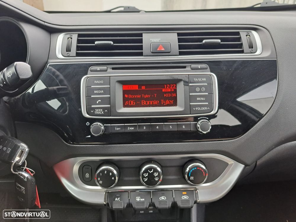 Kia Rio 1.2 CVVT LX - 20