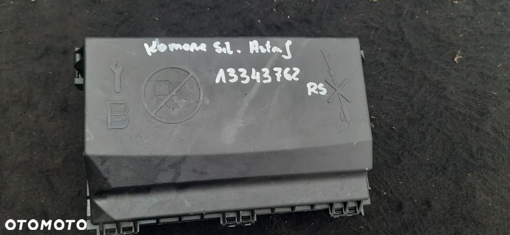 Licznik, panel sterowania, wentylator, przełącznik, zmieniarka CD, Obudowa filtra powietrza - OPEL ASTRA J - 24
