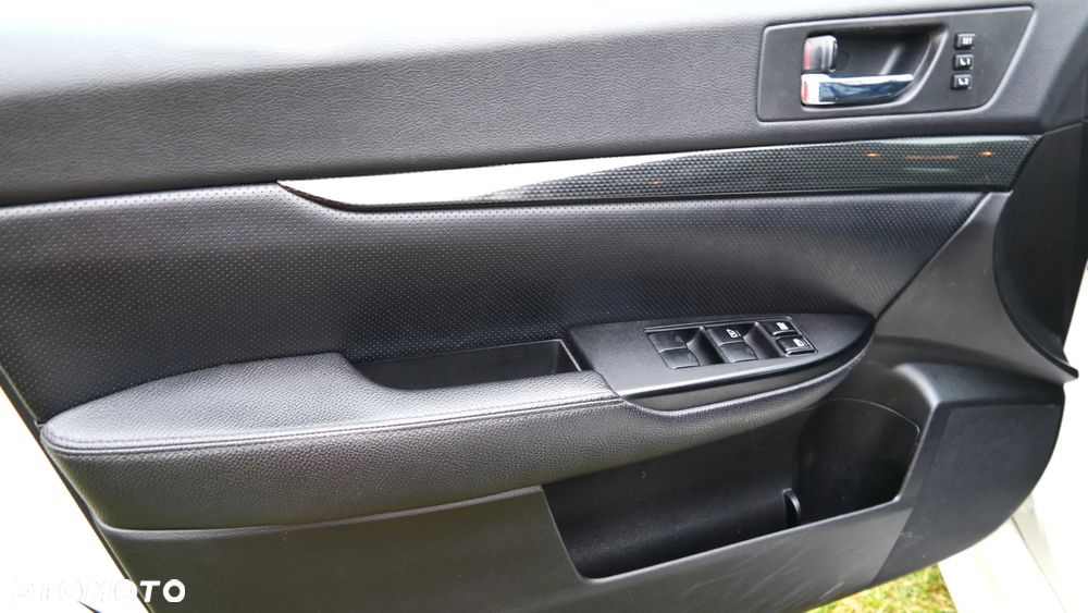 Subaru Legacy 2.5i GT - 24