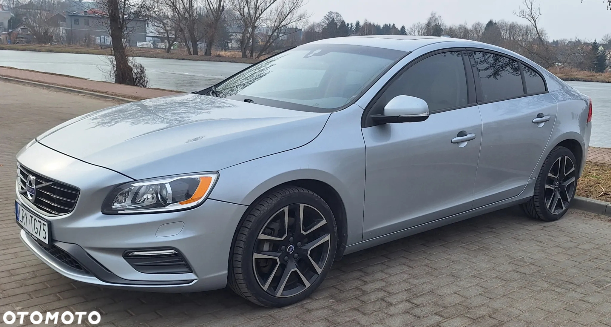 Volvo S60 T5 Momentum - 4