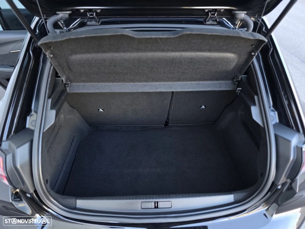 Peugeot e-208 GT - 44