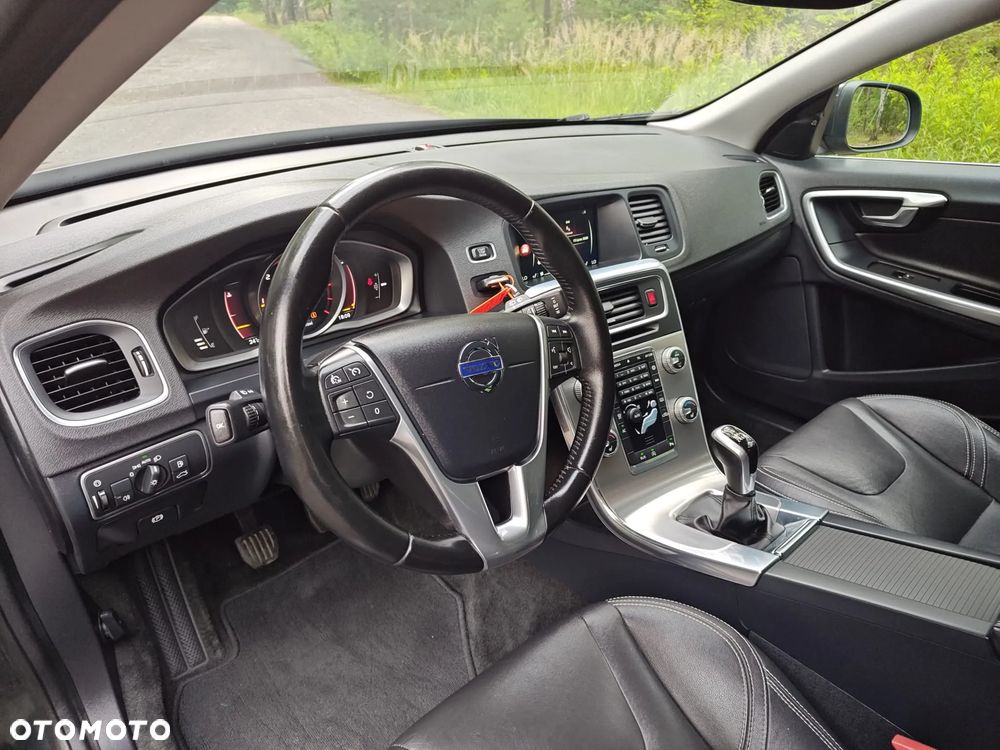 Volvo V60 D4 Momentum - 10