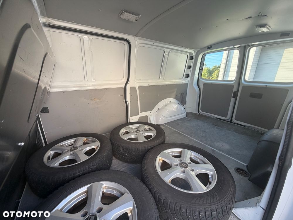 Volkswagen Transporter - 18