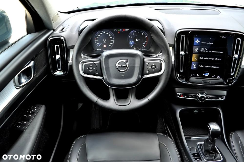 Volvo XC 40 T3 Momentum Pro - 23