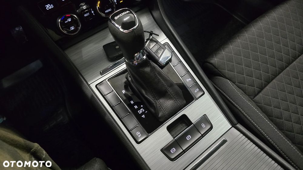 Skoda Superb 2.0 TDI SCR Style DSG - 16