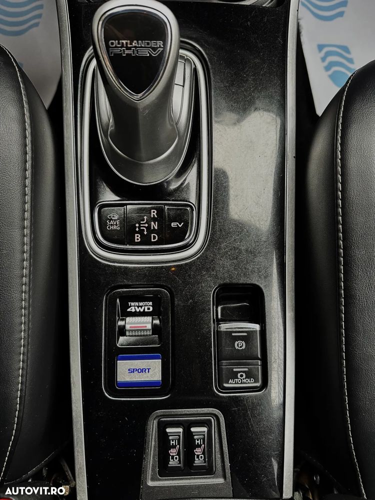 Mitsubishi Outlander PHEV 2.4 L 4X4 Intense - 16