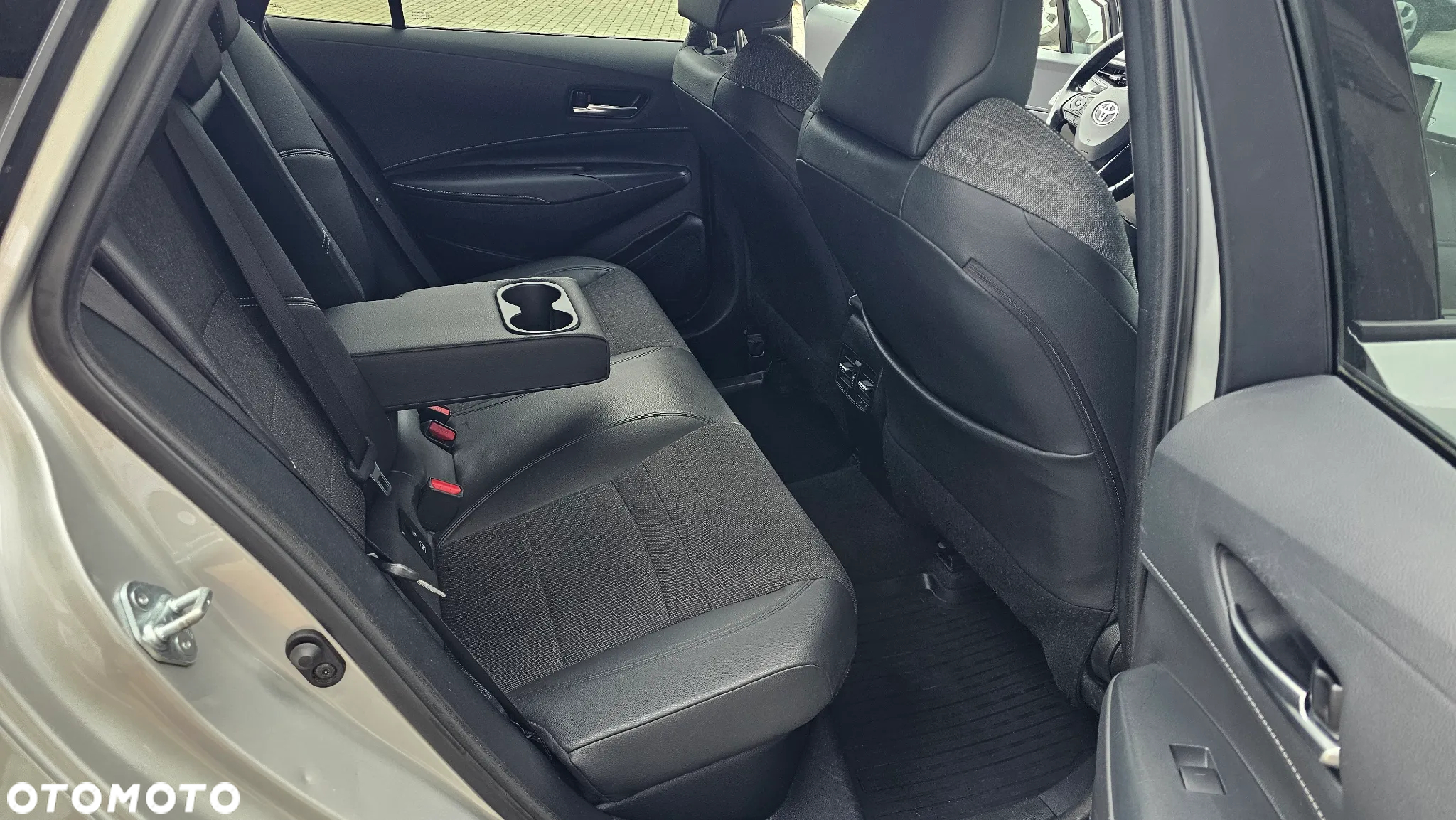 Toyota Corolla 1.8 Hybrid Business Edition - 7