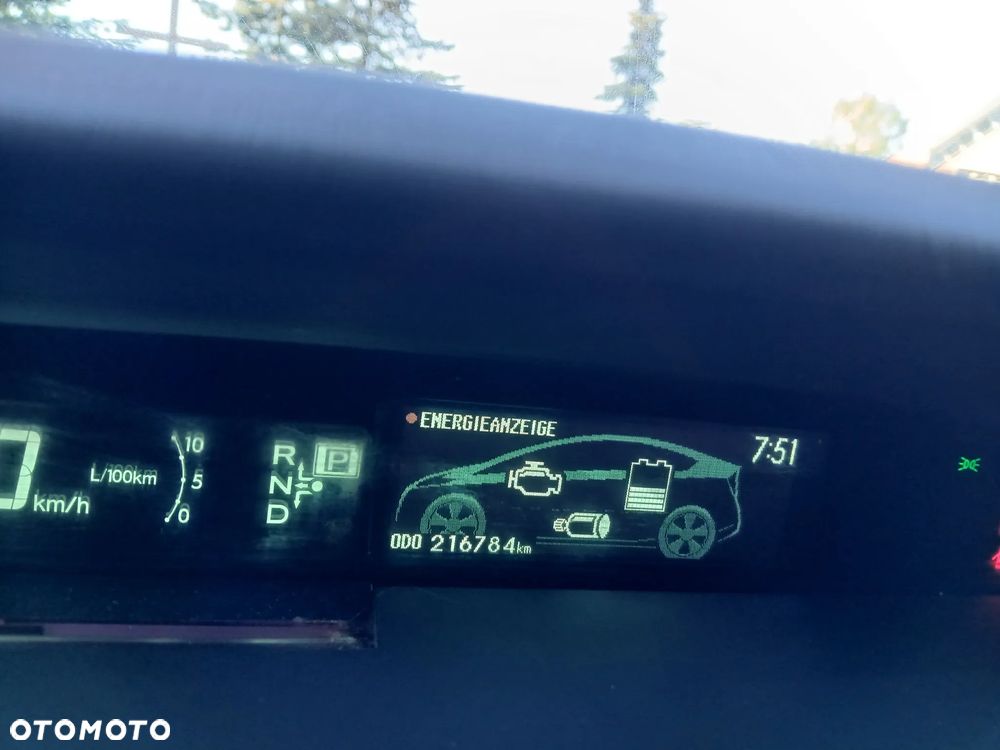 Toyota Prius (Hybrid) Executive - 14