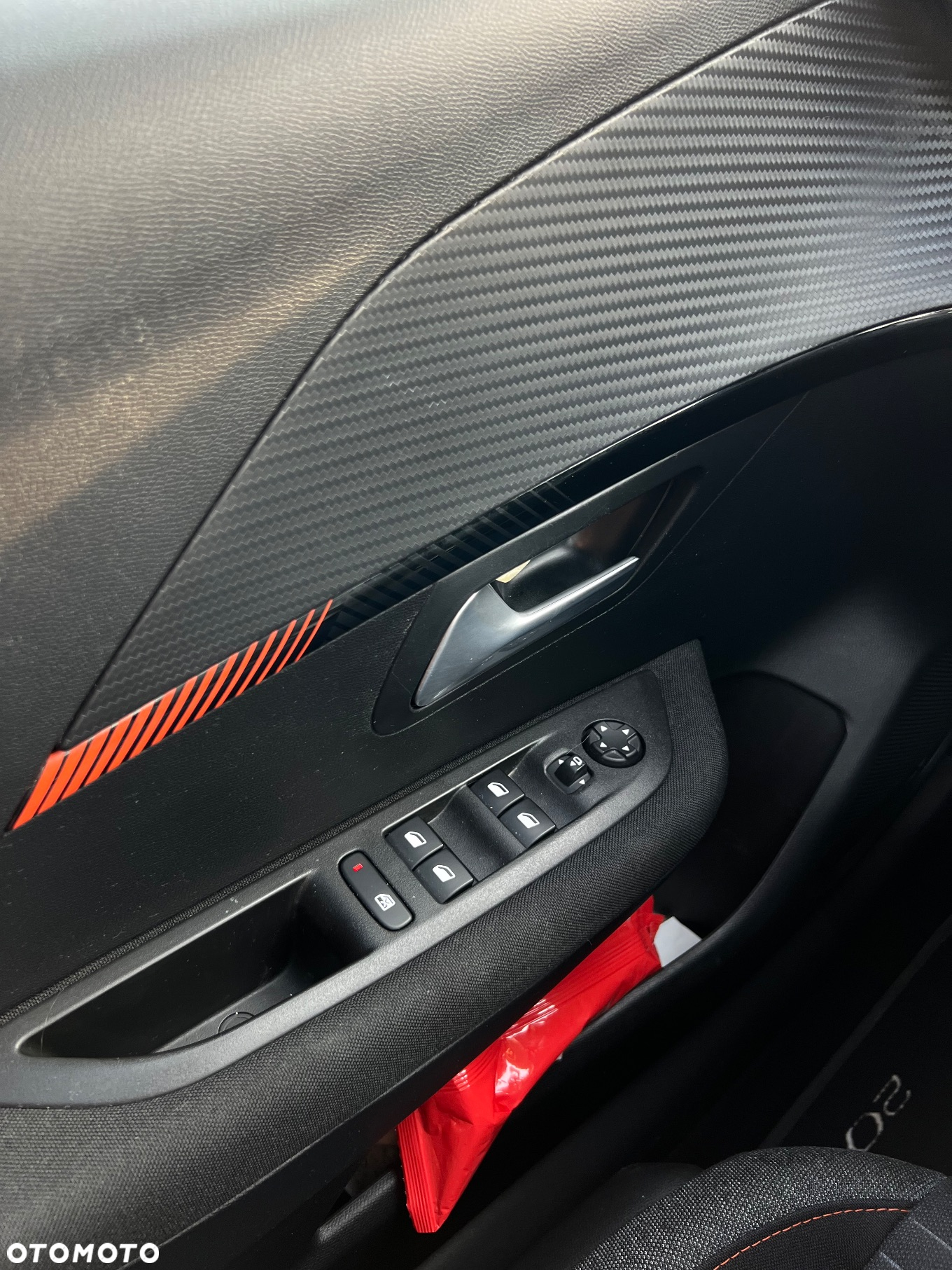 Peugeot 208 - 12