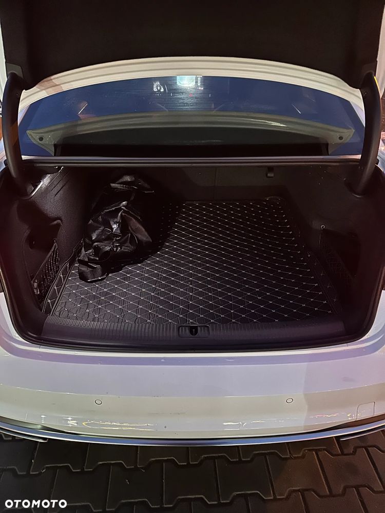 Audi A4 Limousine - 5