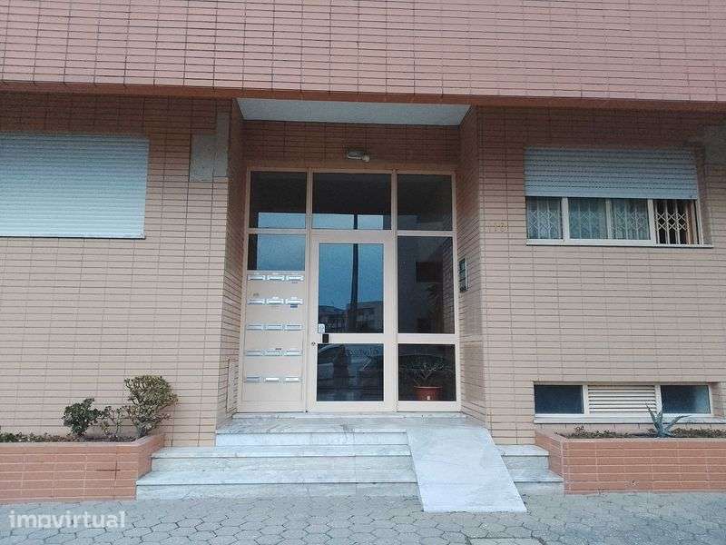 Arrenda-se  Apartamento T1  na Rua da Paz, Canidelo, Vila Nova Gaia - Grande imagem: 2/12