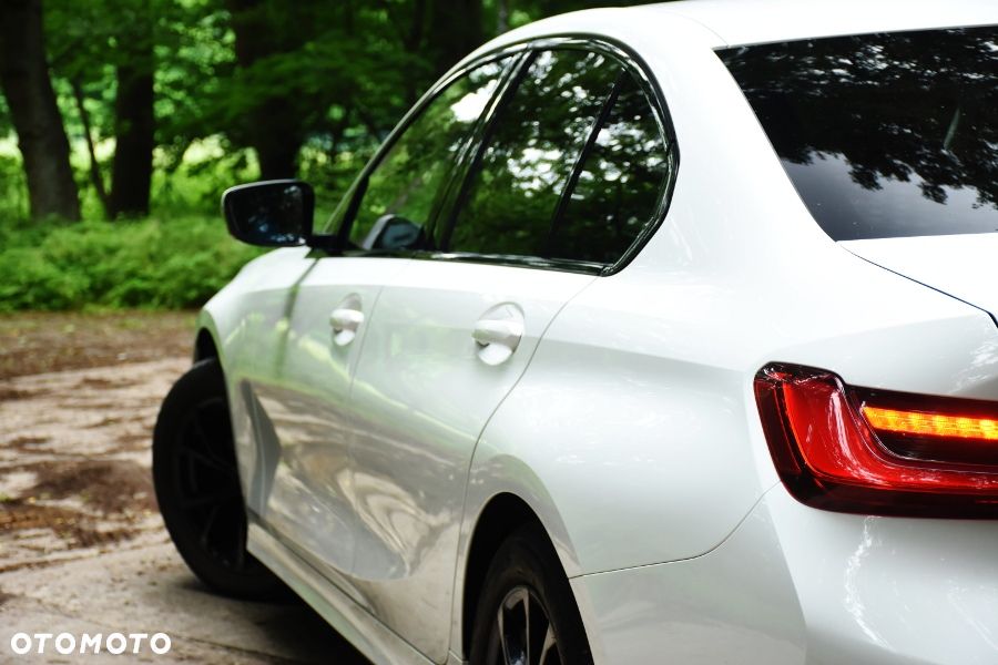 BMW Seria 3 320i - 10