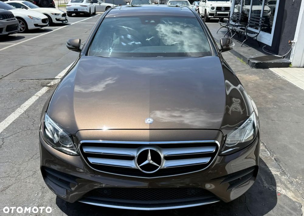 Mercedes-Benz Klasa E 300 9G-TRONIC AMG Line - 4