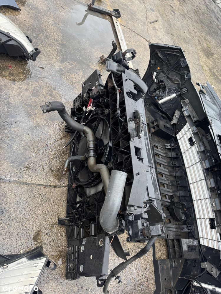 Renault grand scenic 3  grandscenic TEB66  / EA3 / Jz1V / TLALLE / SZHR / SAN513 // D22240 drzwi prawe lewe przednie tylne tył przód kompletny przód grand Scenic 3 szary ciemny drzwi prawe lewe lusterko składane zderzak tył tylni klapa bagażnika klapa tył lampy tył tylnie prawa lewa belka tylnia Podszybie kompletne osłoną słupka prawa lewa zawiasy maski prawy lewy wąż węże klimy podstawa akumulatora zbiorniczek spryskiwaczy filtr powietrza belka dolna przednia na dole zbiorniczek płynu chłodzącego  Lampa prawa lewa bixenon xenon 08120 /260100027r / 89902929  błotnik przód przedni prawy lewy maska pas przedni benzyna tce 130 benzyna zderzak przód przedni pdc 4 czujniki spryski Zenona komplet - 10