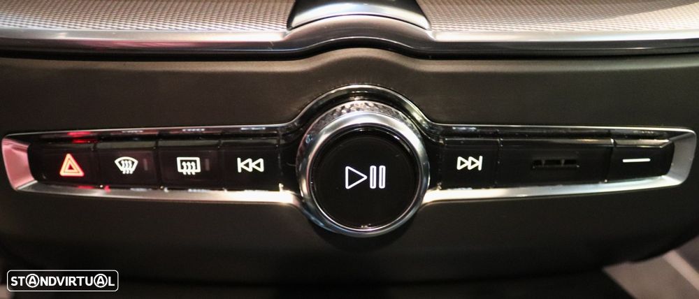 Volvo XC 60 2.0 T8 PHEV R-Design AWD - 34