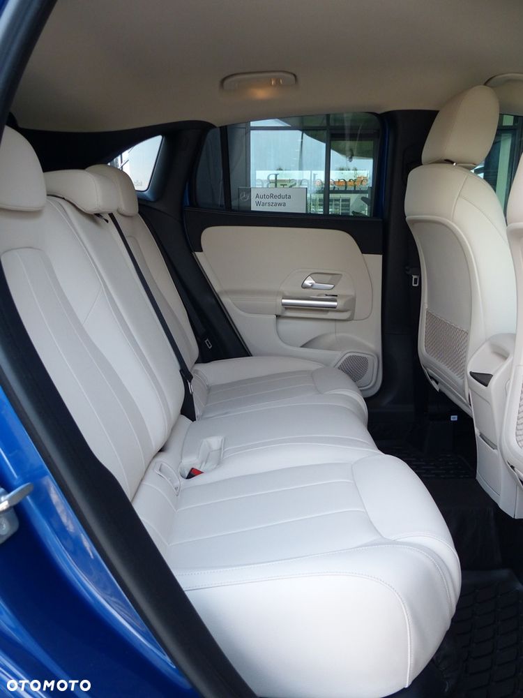 Mercedes-Benz GLA 200 d Progressive 8G-DCT - 17