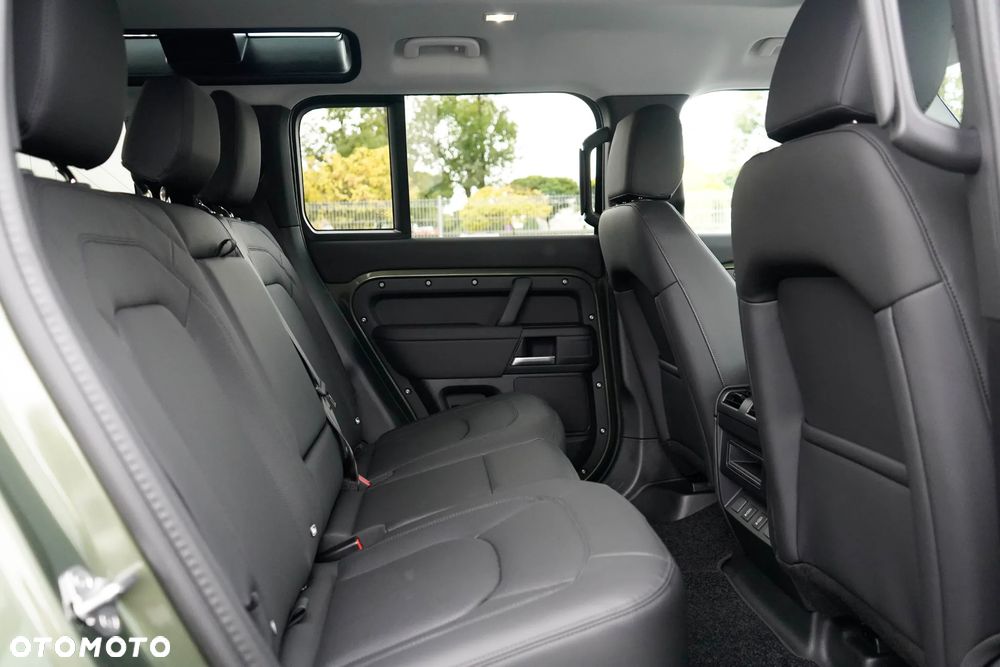 Land Rover Defender 3.0 D200 mHEV S - 30
