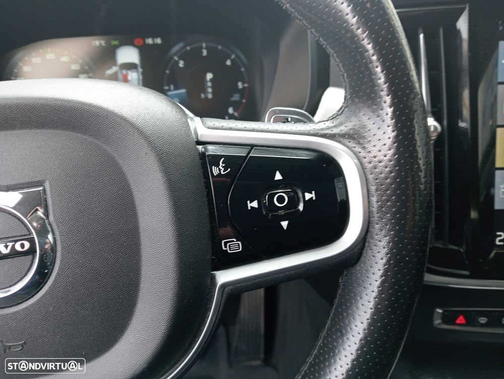Volvo V90 D5 AWD Geartronic Momentum Pro - 22