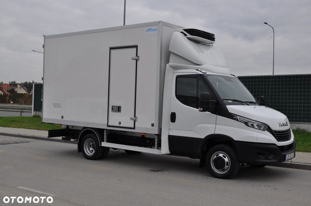 Iveco DAILY AUTOMAT CHŁODNIA MROŹNIA IZOTERMA CARRIER HI-MATIC NA BLIŹNIAKU KRAJOWE BEZWYPADKOWE ZASILANIE ZEWNETRZNE 230 V - 39
