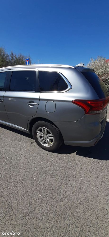 Mitsubishi Outlander 2.0 4WD Plus - 22