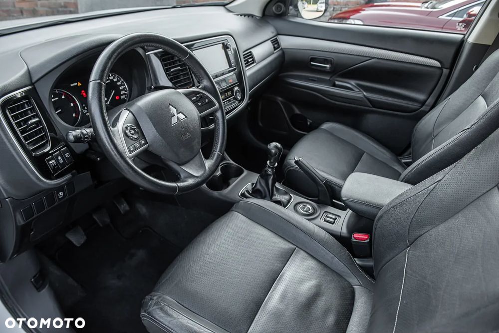 Mitsubishi Outlander - 7