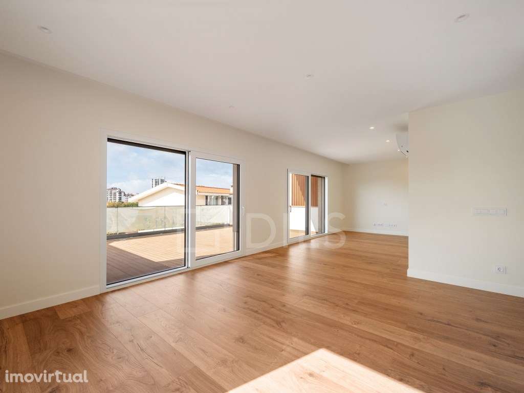 Penthouse T2+2 duplex, novo, em Cascais - Grande imagem: 4/21