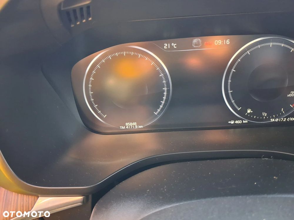 Volvo XC 60 B5 B AWD Momentum Pro - 11