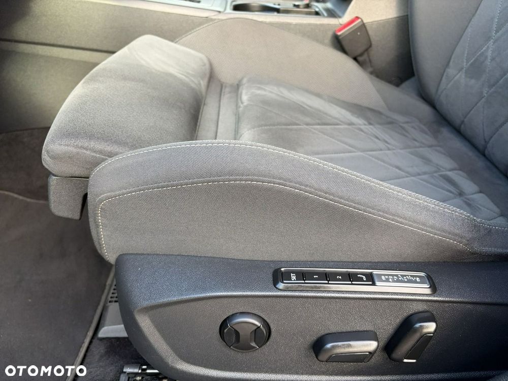Volkswagen Golf 1.5 eTSI EVO Style DSG - 13