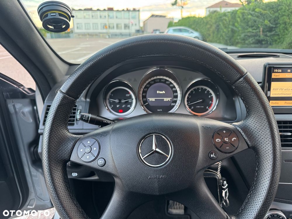 Mercedes-Benz Klasa C 200 CGI BlueEff Avantgarde - 16