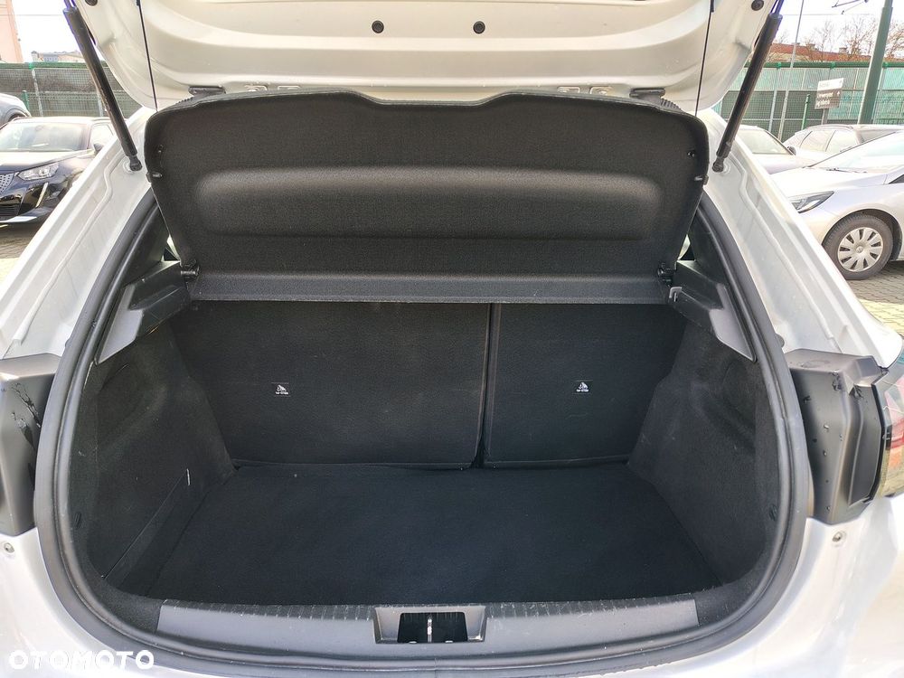 Peugeot 208 - 10