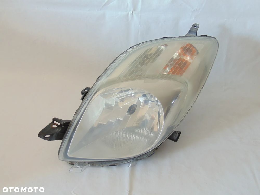 ORYGINAŁ lampa przednia przód lewa prawa Toyota Yaris 2 II 05-09r - 10
