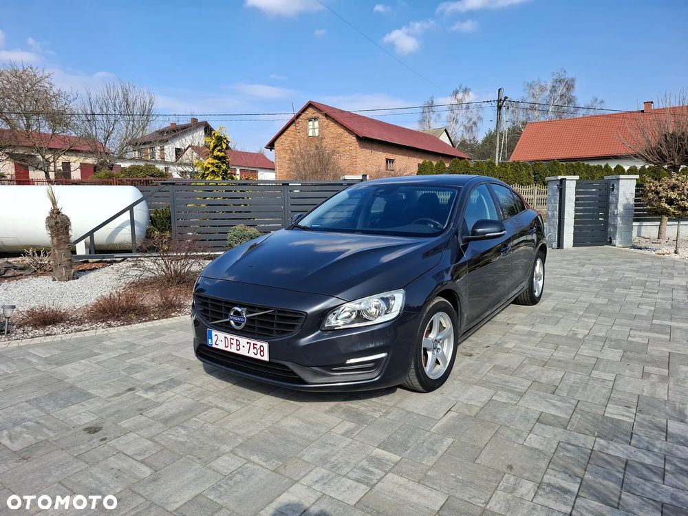 Volvo S60 D2 Momentum - 1