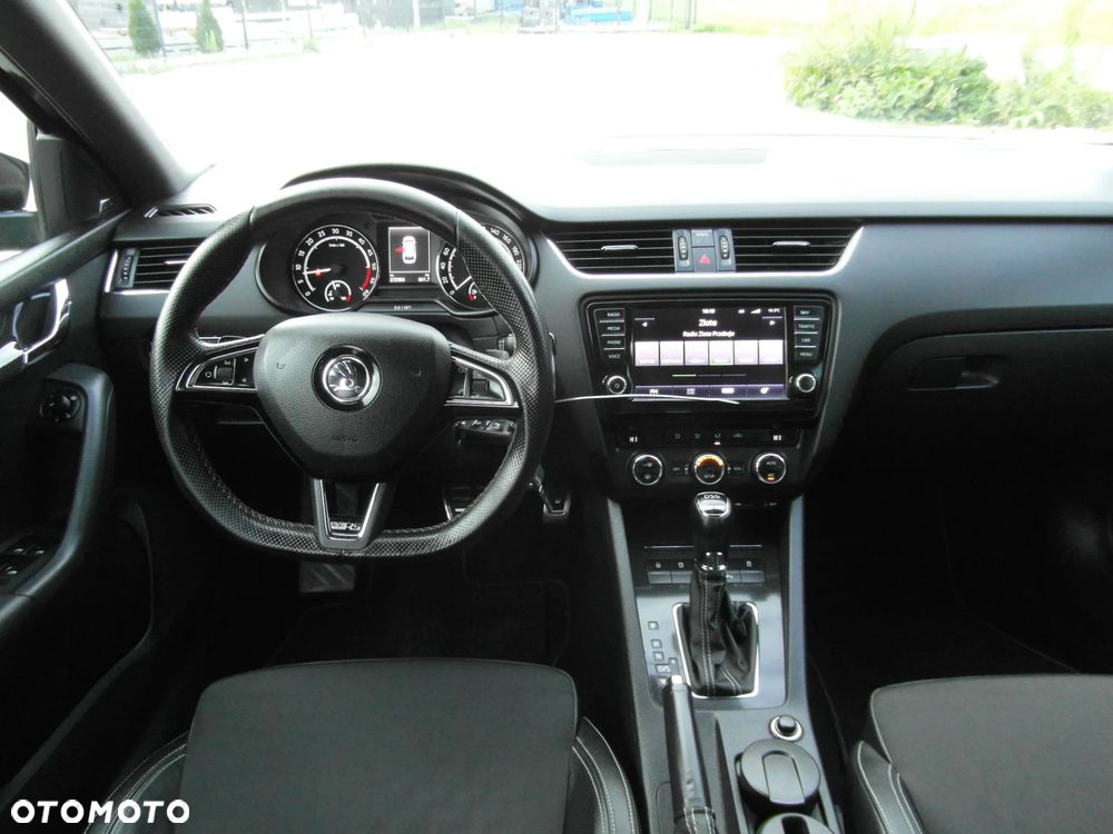 Skoda Octavia 2.0 TDI DSG RS - 22