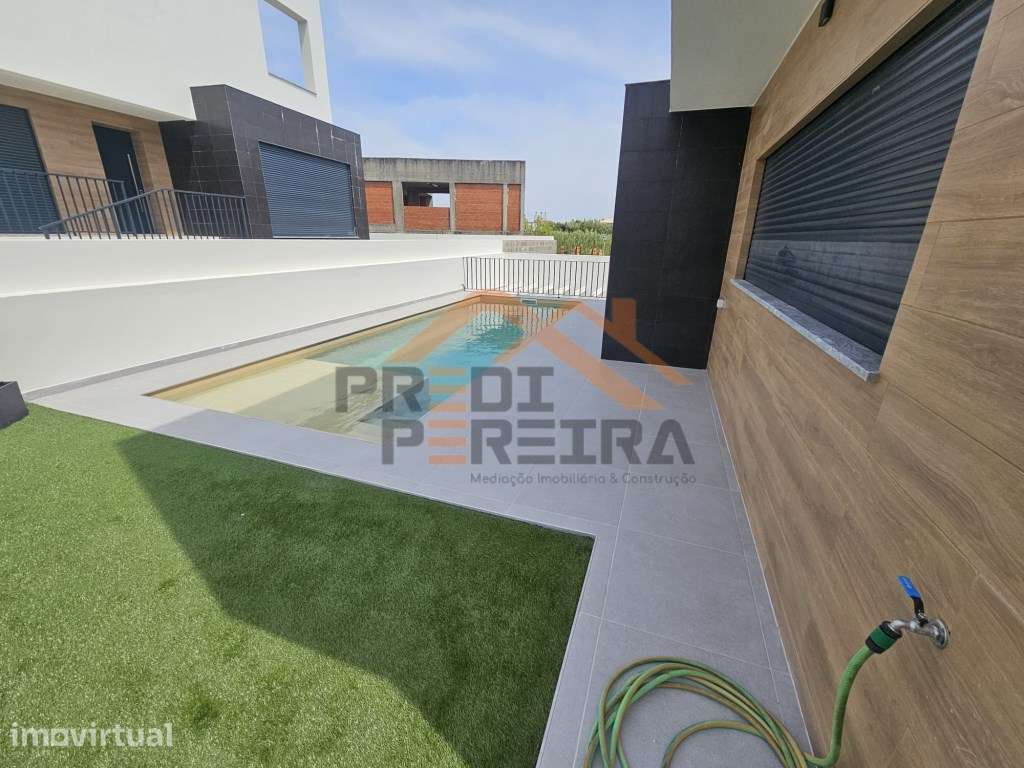 Situado em Ponte de Rol, moradia nova T5, a 10 Kms das praias e San... - Grande imagem: 4/22