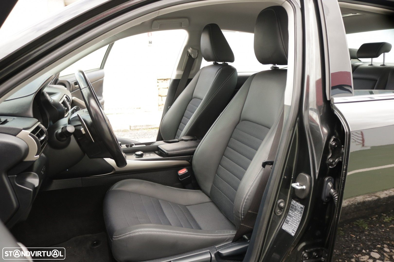 Lexus IS 300H Executive - 20