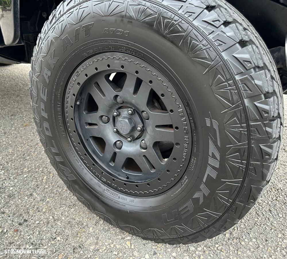 Land Rover Defender - 16