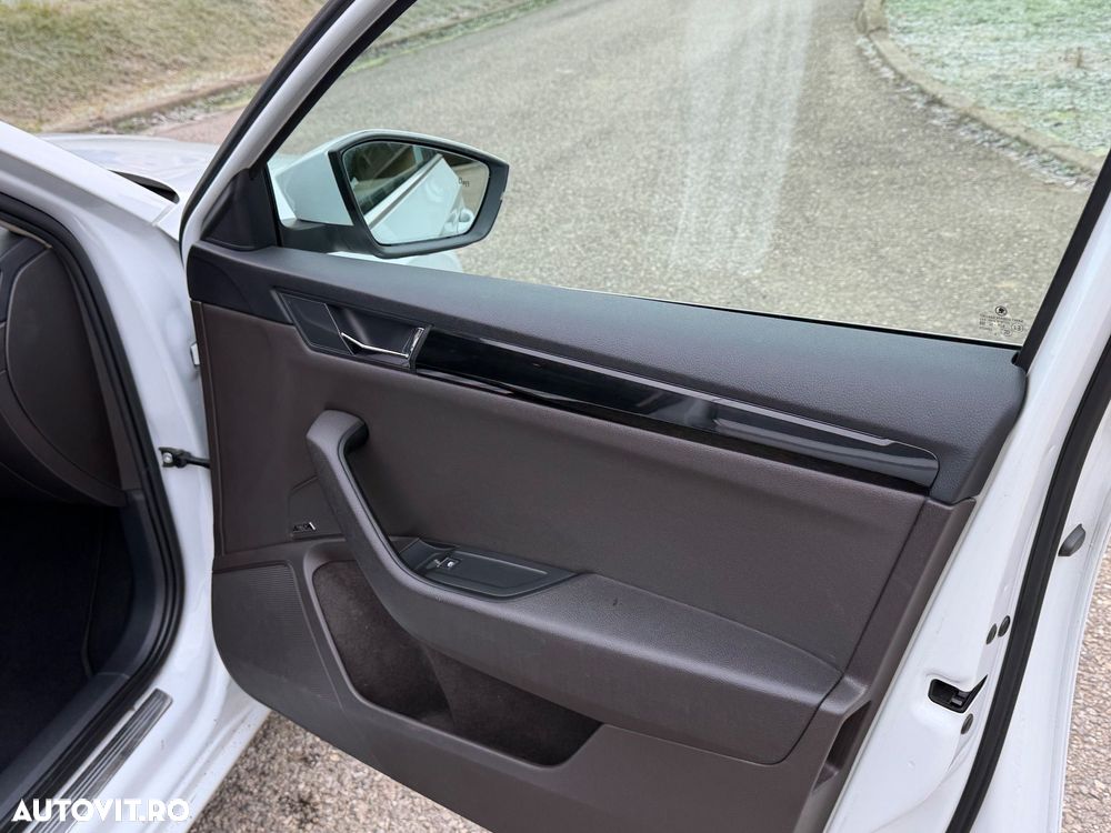 Skoda Superb Combi 2.0 TDI DSG 4X4 Laurin & Klement - 19