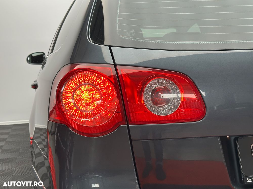 Volkswagen Passat 2.0 TDI Highline - 36