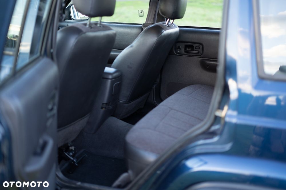 Jeep Cherokee 2.5 Sport - 10