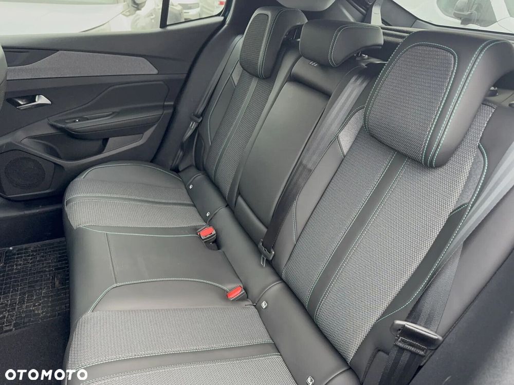 Peugeot 408 - 16