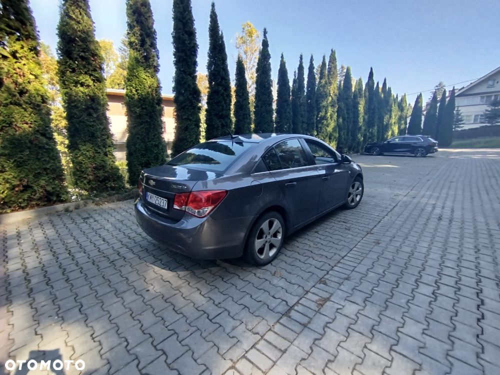 Chevrolet Cruze 2011 photo 3
