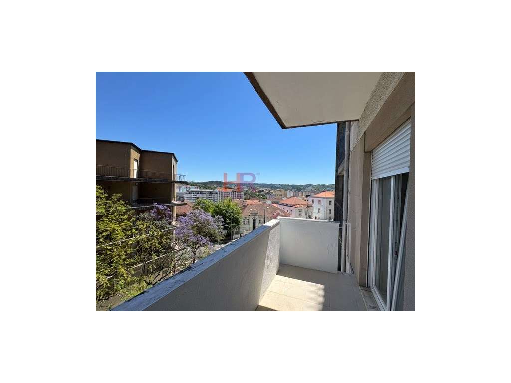 Apartamento T2 novo para arrendar na zona central de Coimbra. Dispõ... - Grande imagem: 5/25