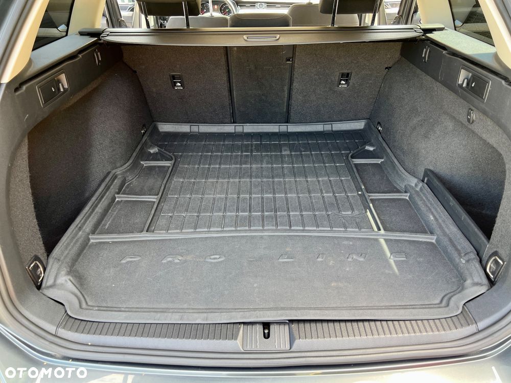 Volkswagen Passat Variant 2.0 TDI DSG (BlueMotion Technology) Comfortline - 25