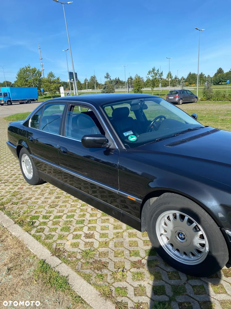 BMW Seria 7 735i - 13
