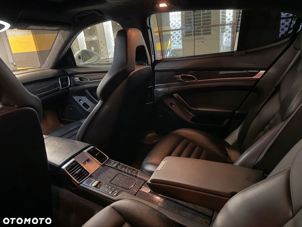 Porsche Panamera GTS PDK - 9