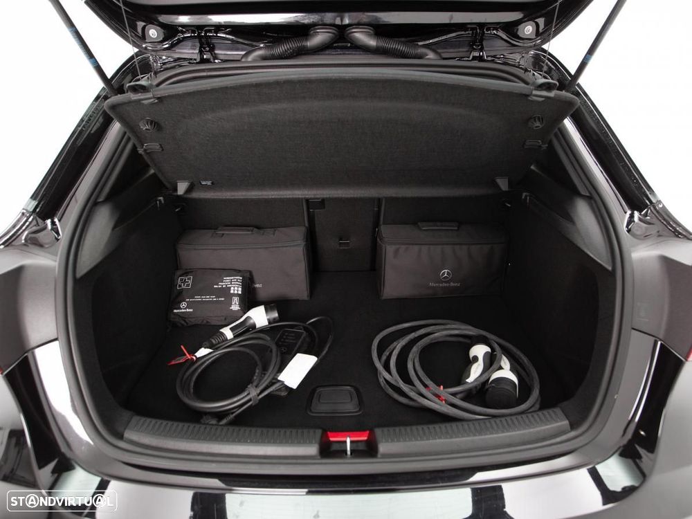 Mercedes-Benz A 250 e AMG Line - 13