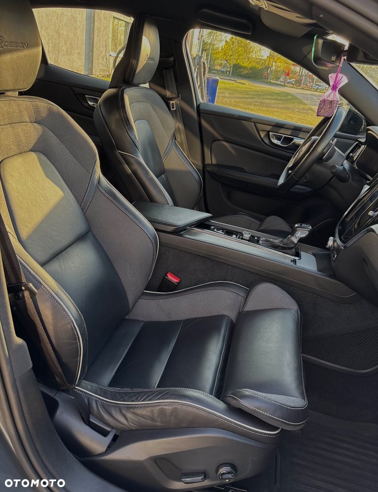 Volvo S60 T5 R-Design - 24