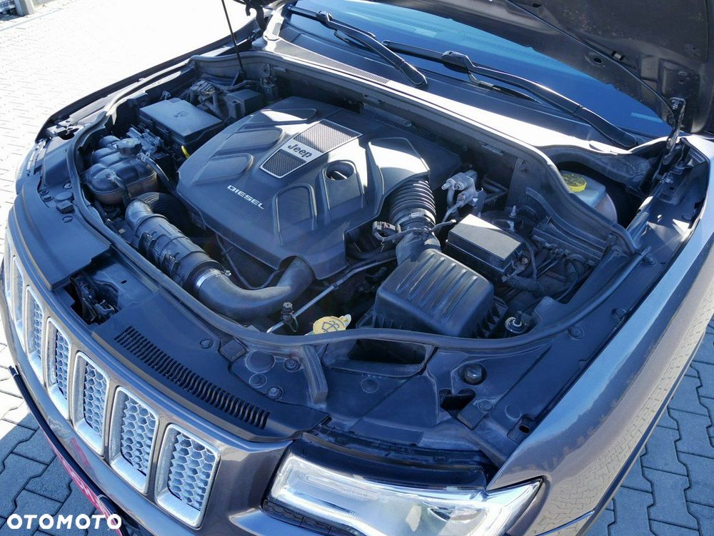 Jeep Grand Cherokee - 33