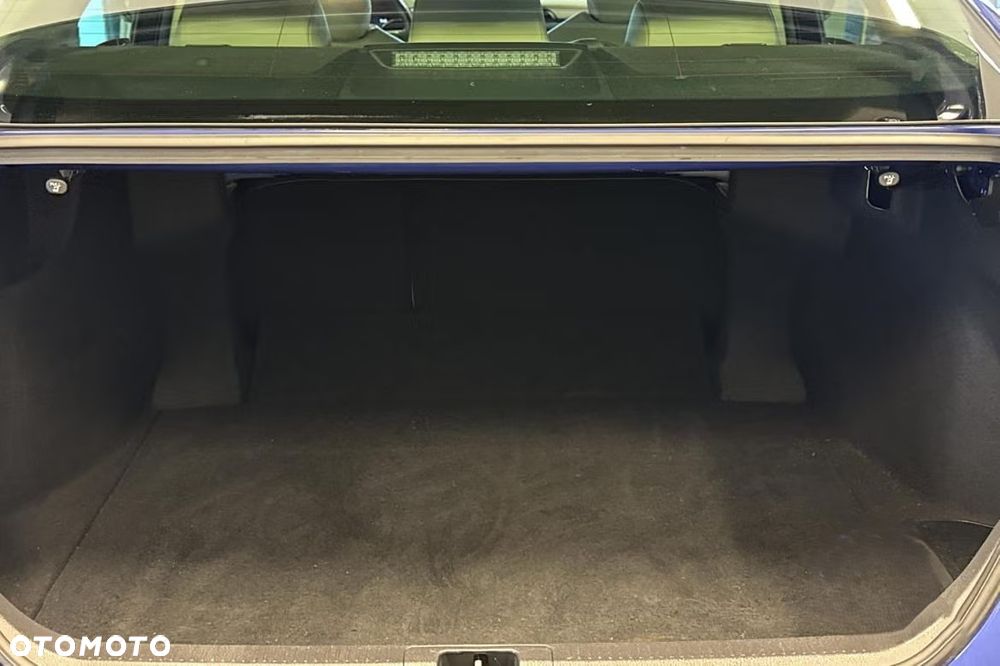 Toyota Camry 2.5 Hybrid Executive CVT - 6