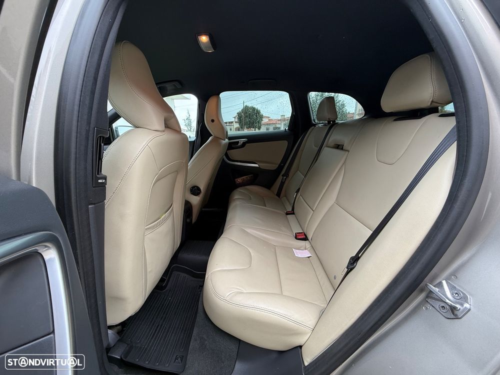 Volvo XC 60 D3 Geartronic Momentum - 13